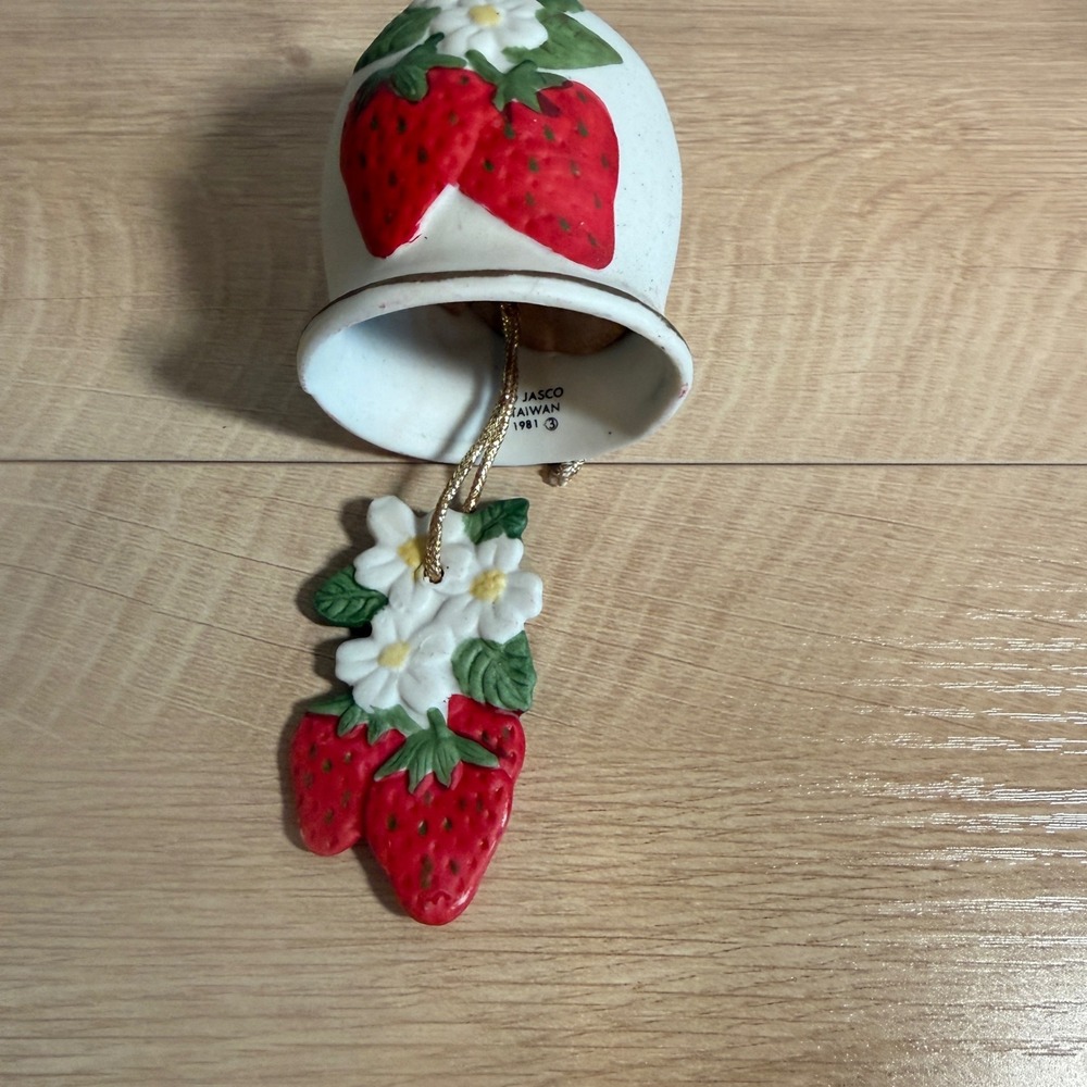 Vintage 1981 Jasco Strawberry Porcelain Bell Ornament White Floral Cottagecore - Picture 3 of 4